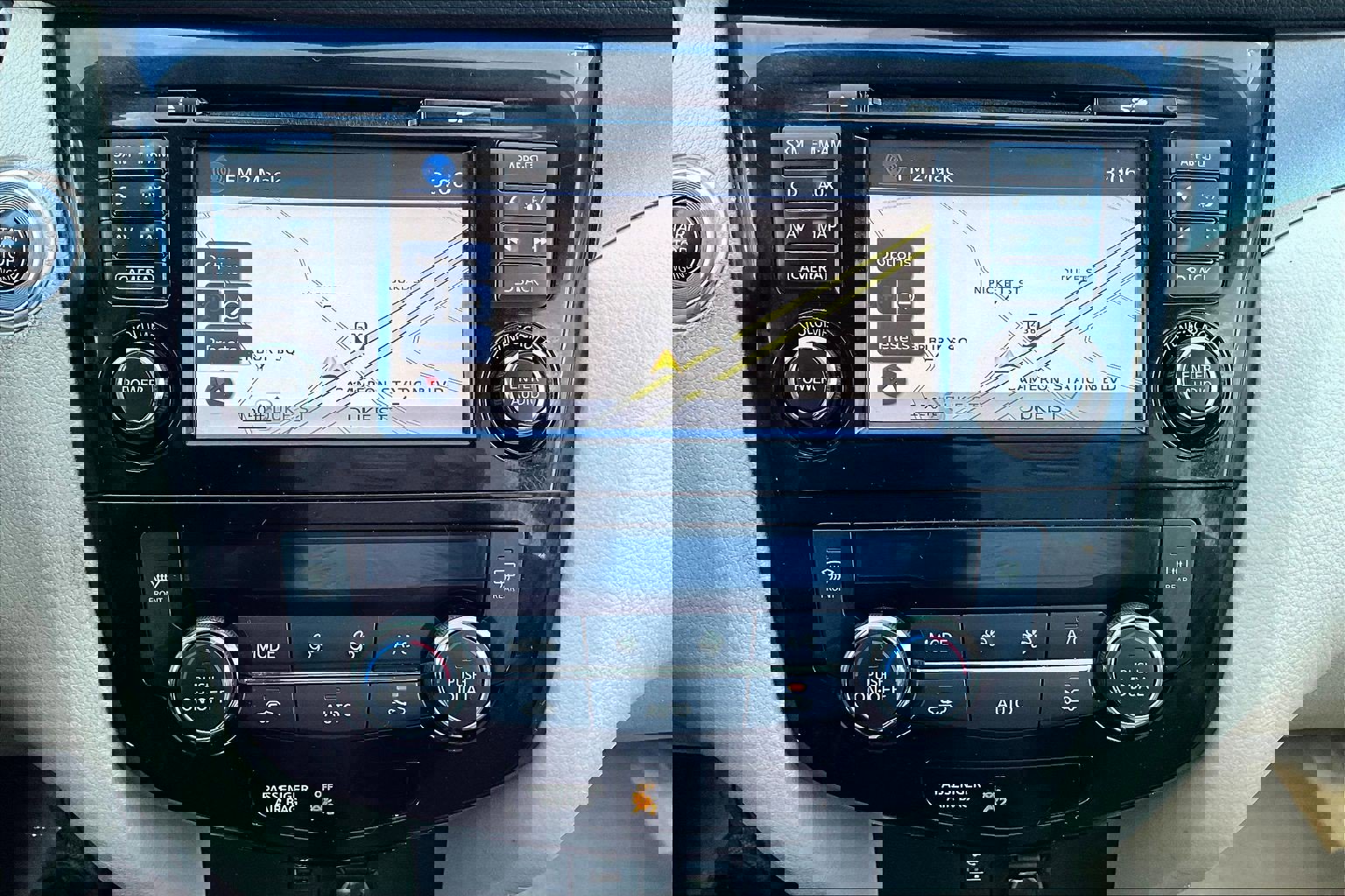 Used 2014 Nissan Rogue SV w/ SV Premium Package image 23