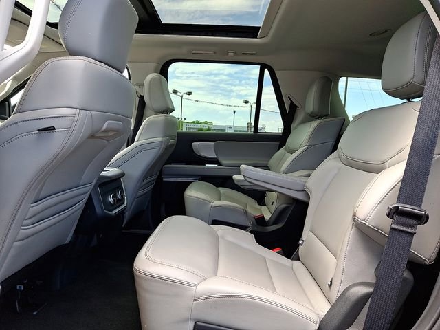 Used 2025 Ford Expedition Active image 10