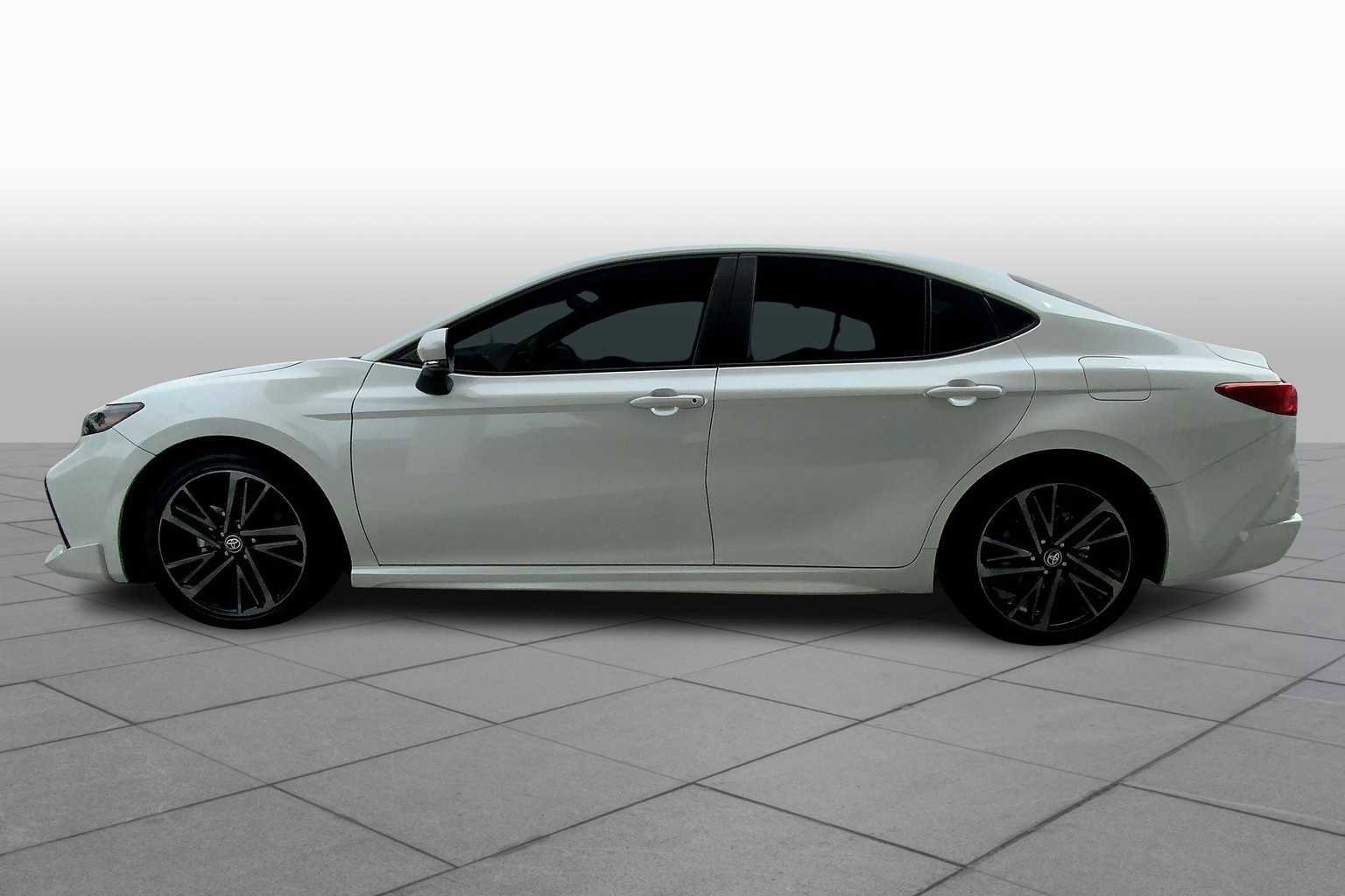 Used 2025 Toyota Camry XSE image 32