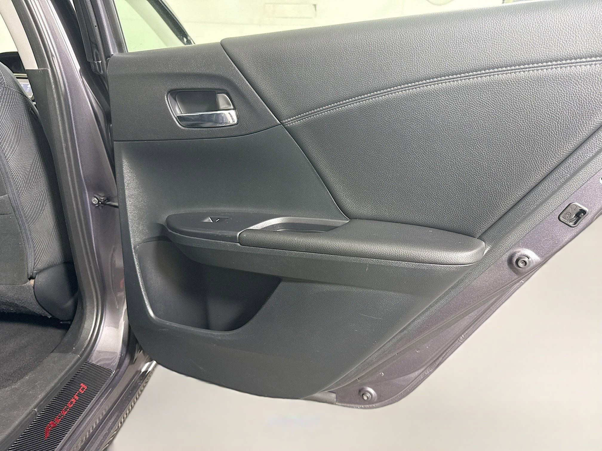 Used 2017 Honda Accord EX image 28