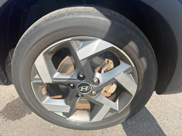 Used 2021 Hyundai Venue SEL FWD image 4