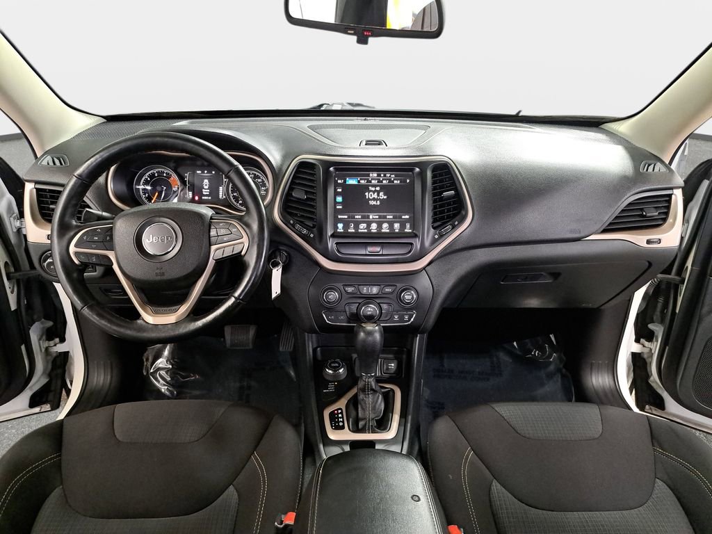 Used 2016 Jeep Cherokee Latitude w/ Cold Weather Group AWD/4WD image 9
