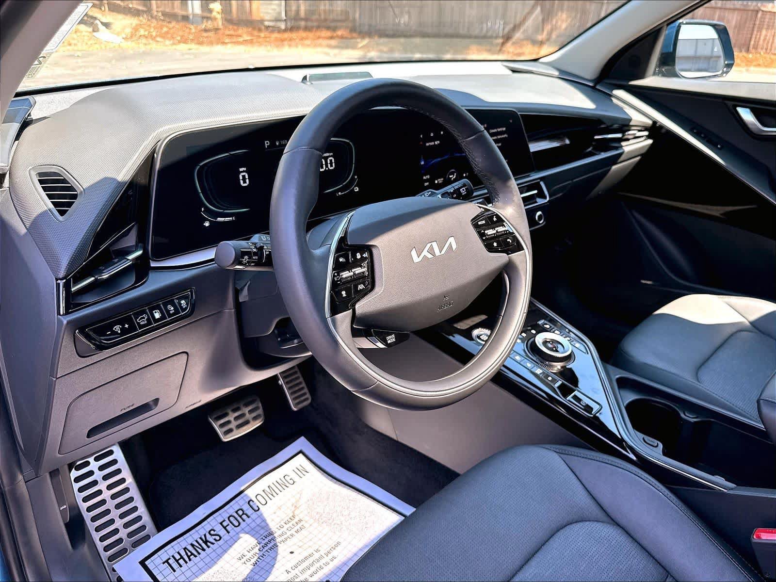 Used 2024 Kia Niro SX Touring FWD image 17