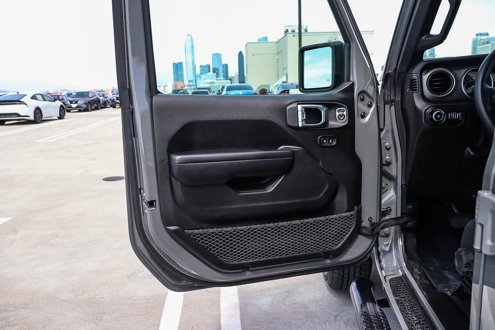 Used 2018 Jeep Wrangler Unlimited Sport S AWD/4WD image 23