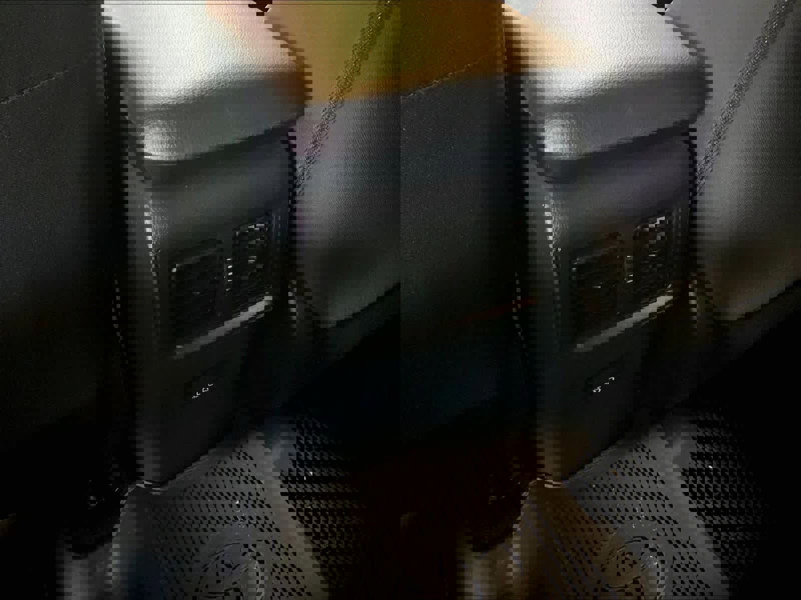 Used 2023 Toyota RAV4 SE image 28