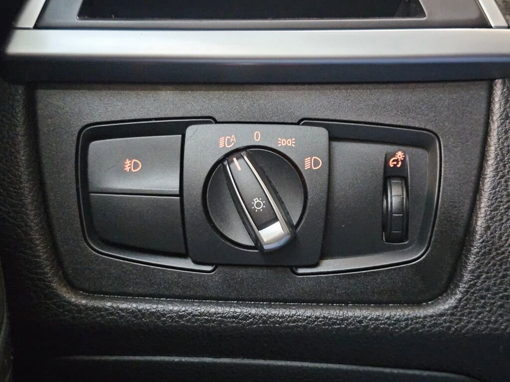 Used 2018 BMW 330i Sedan image 32