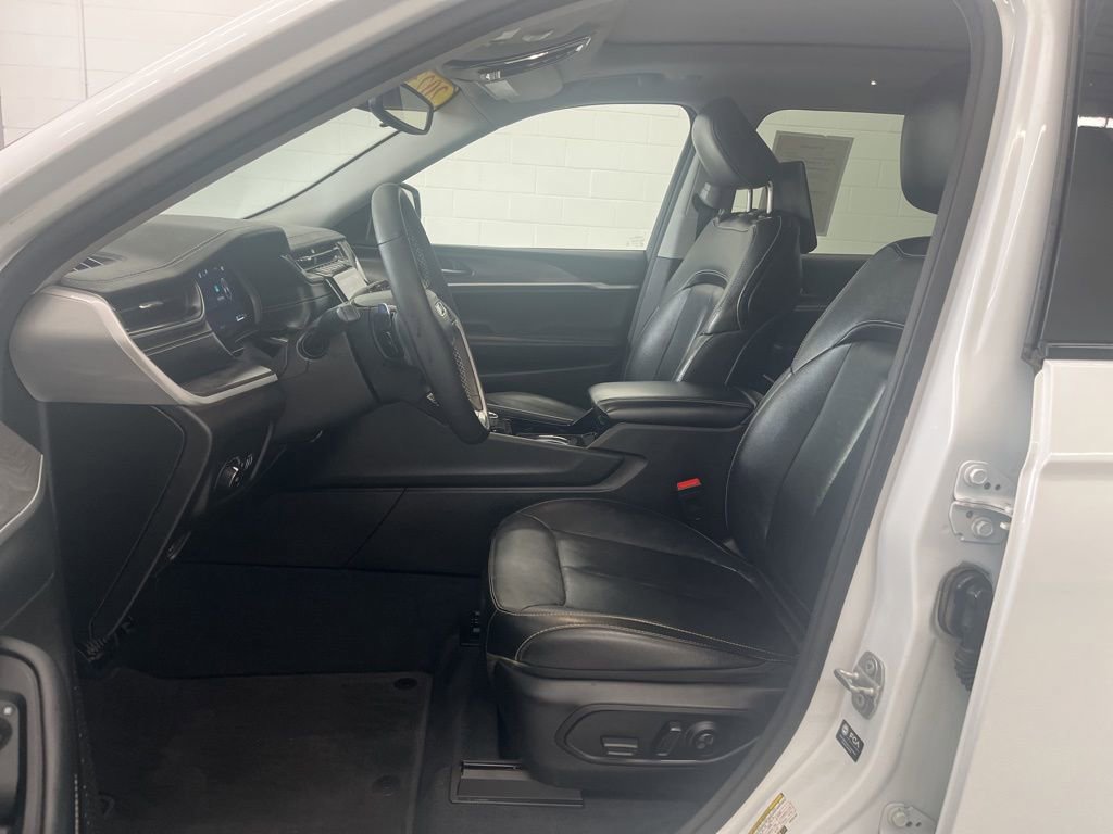 Used 2023 Jeep Grand Cherokee L Limited w/ Rear Seat Video Group I image 14