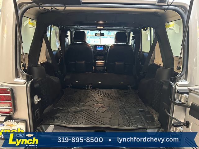 Used 2015 Jeep Wrangler Unlimited Sahara AWD/4WD image 15