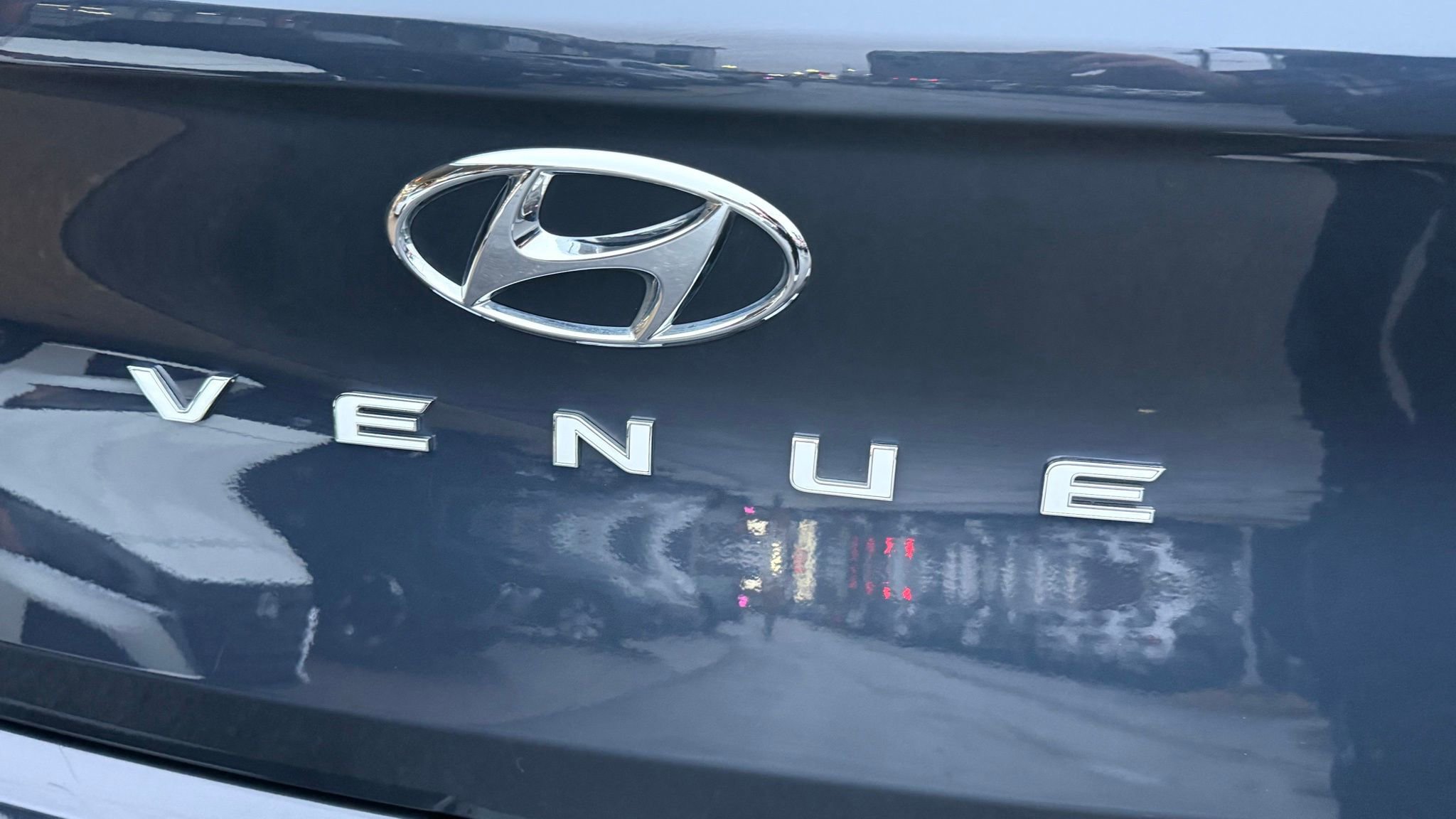 Used 2020 Hyundai Venue image 16