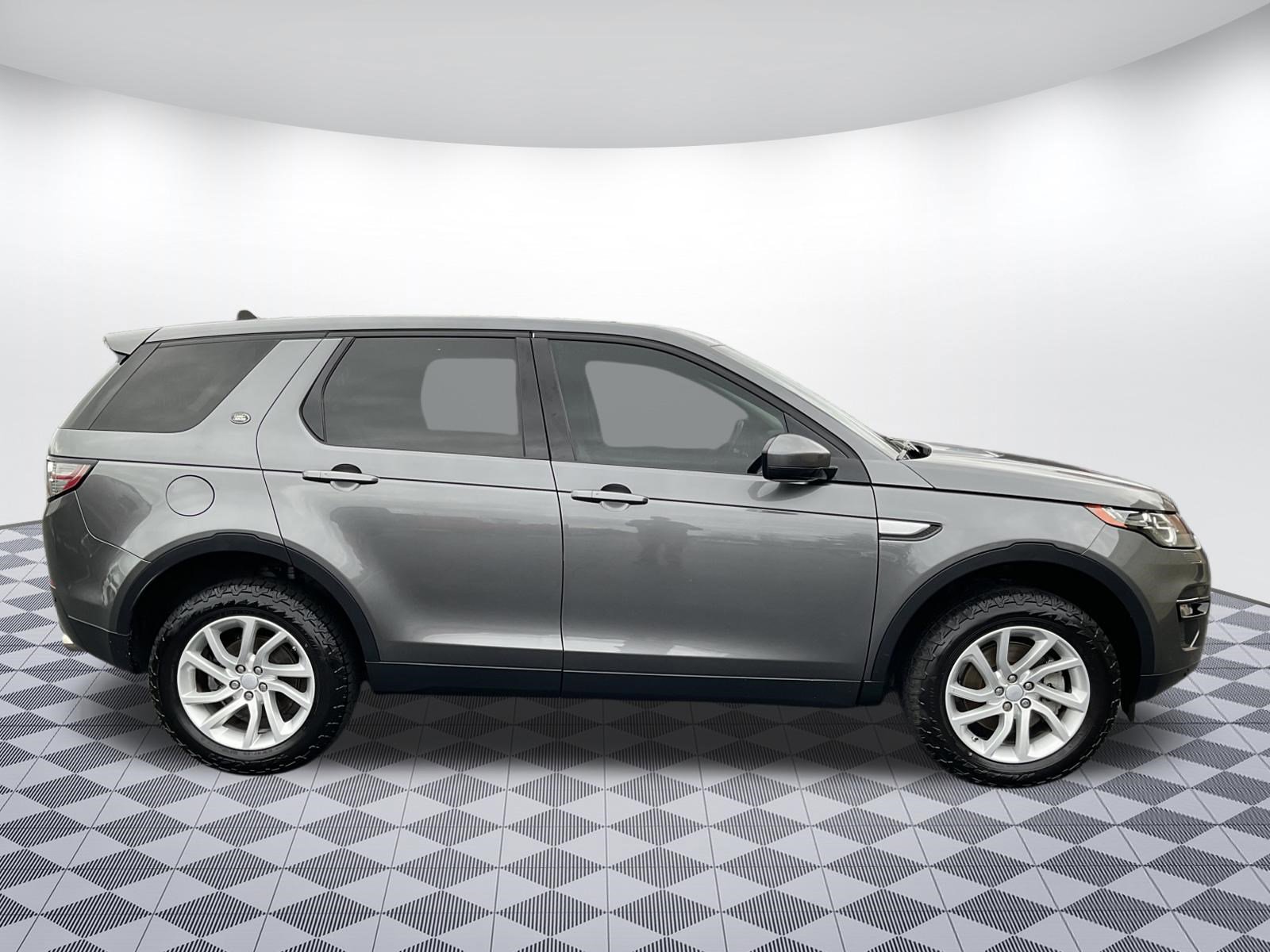 Used 2016 Land Rover Discovery Sport HSE AWD/4WD image 2