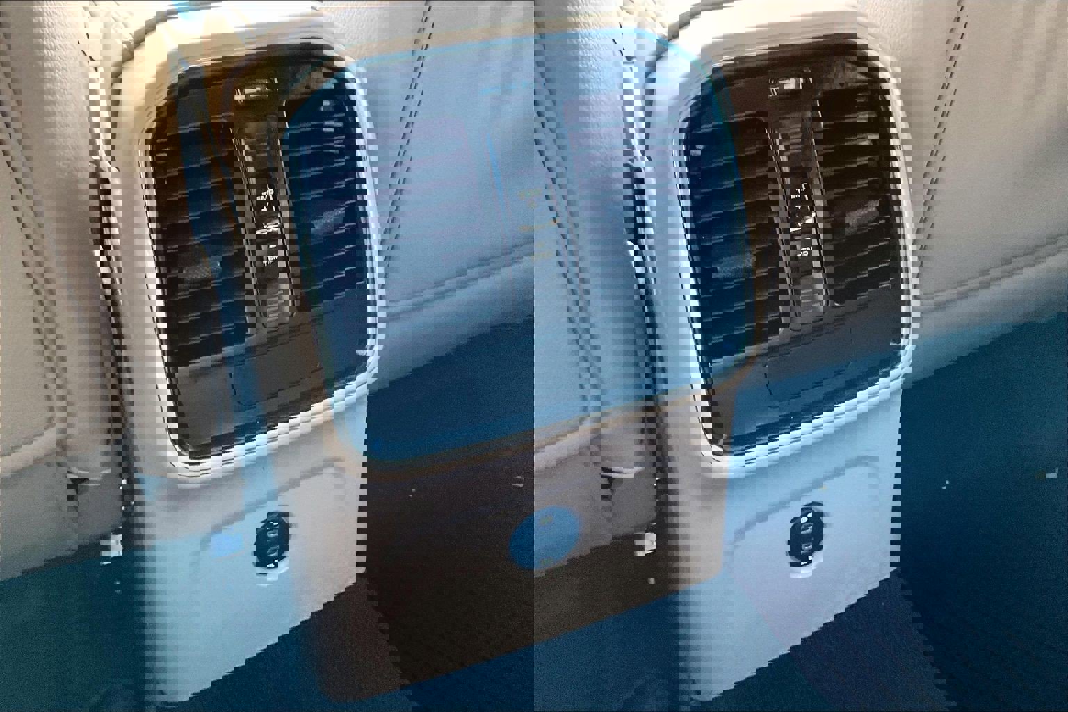 Used 2021 Porsche Macan image 32