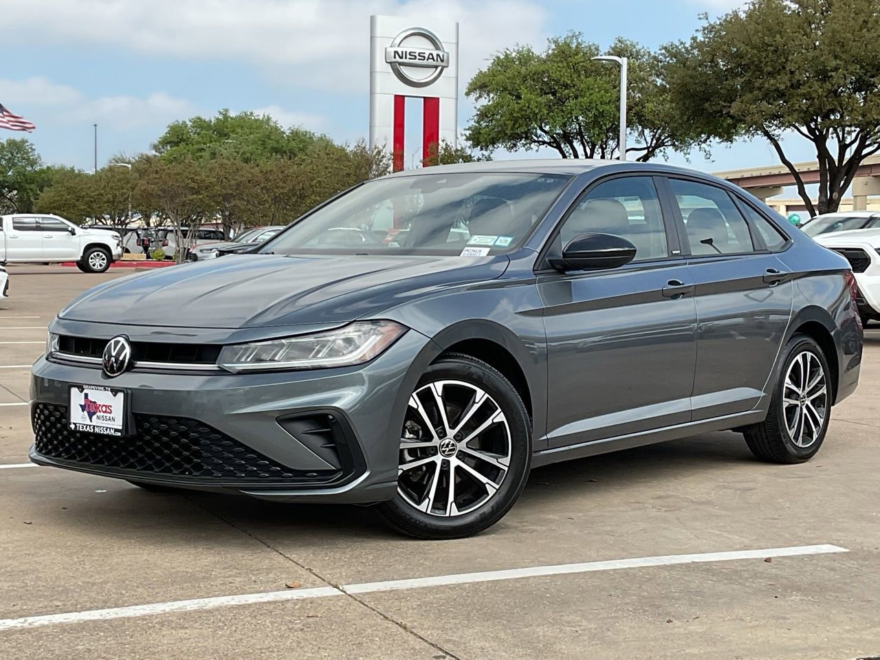 Used 2025 Volkswagen Jetta Sport image 2
