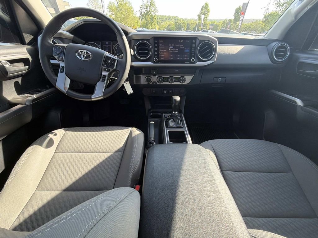 Used 2020 Toyota Tacoma SR5 AWD/4WD image 19