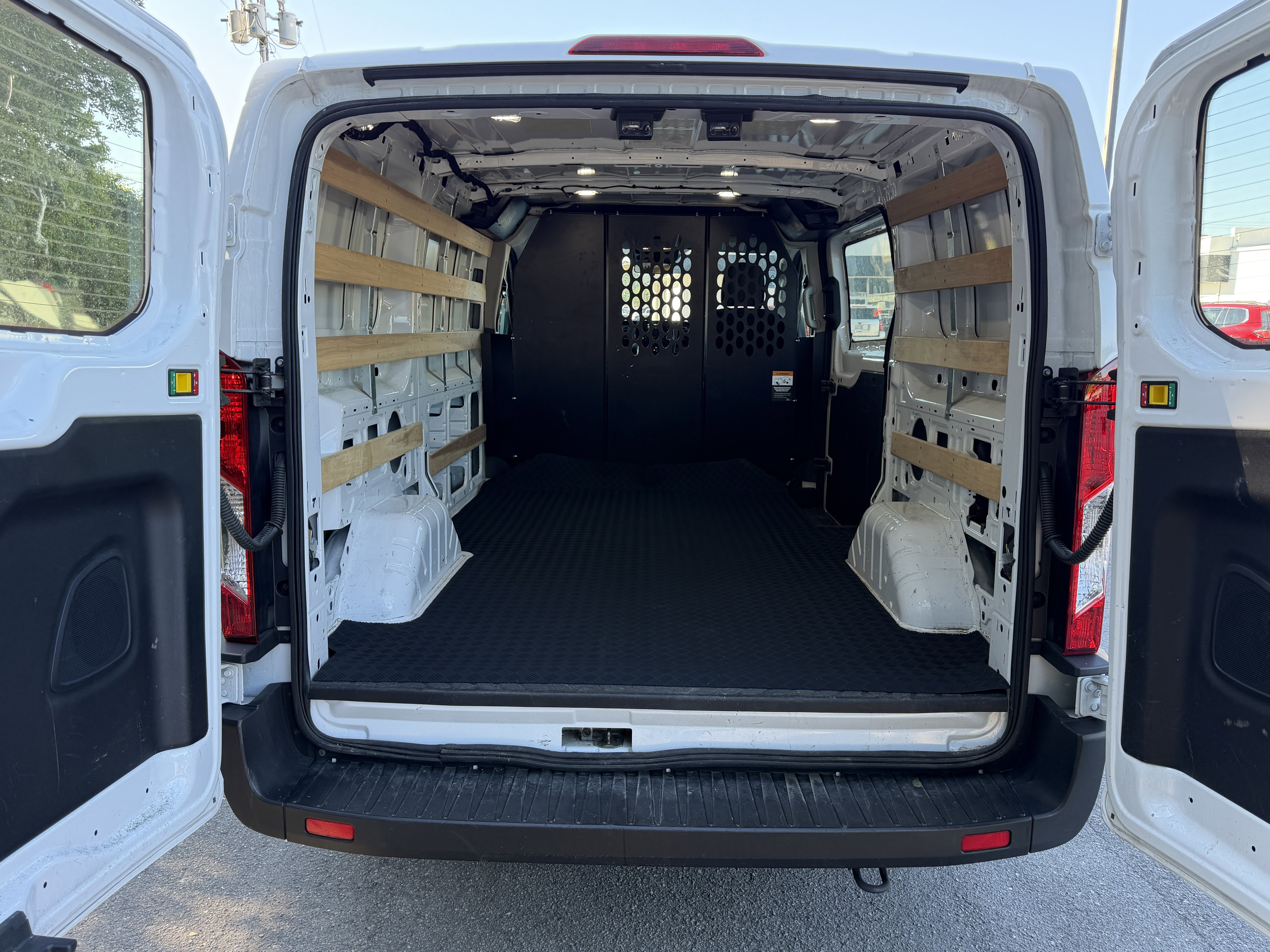 Used 2025 Ford Transit 250 Low Roof w/ Exterior Upgrade Package RWD image 4
