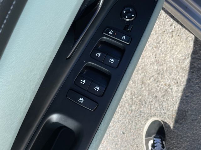 Used 2024 Hyundai Elantra Limited image 23