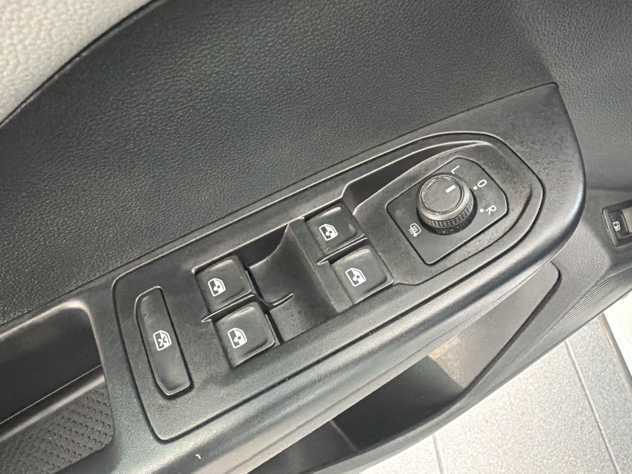 Used 2024 Volkswagen Taos SE FWD image 26