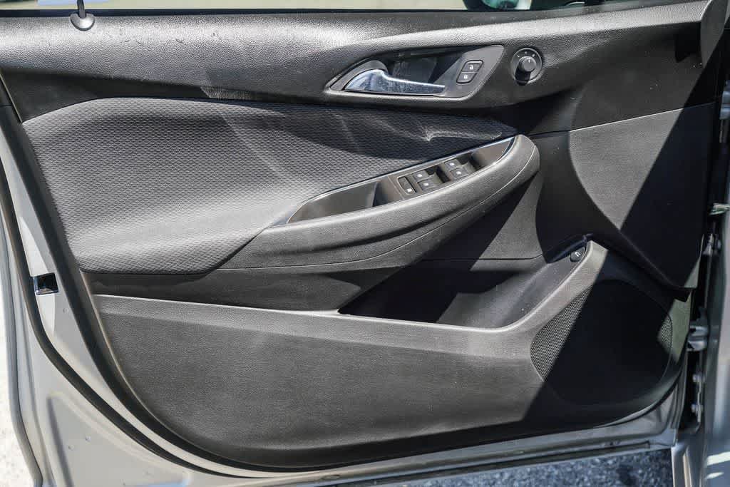Used 2019 Chevrolet Cruze LS FWD image 19
