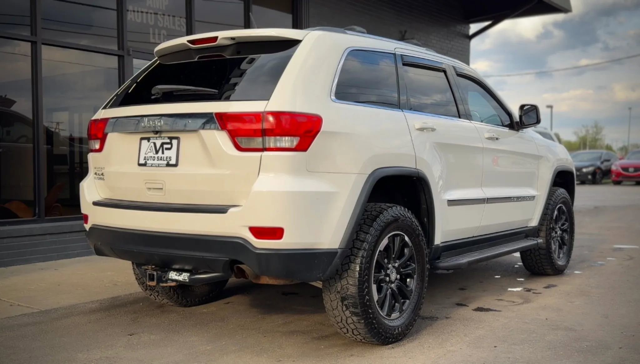 Used 2011 Jeep Grand Cherokee Laredo w/ All Weather Capability Group image 2