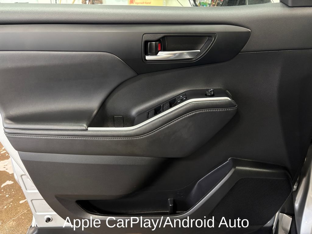 Used 2022 Toyota Highlander XLE image 12