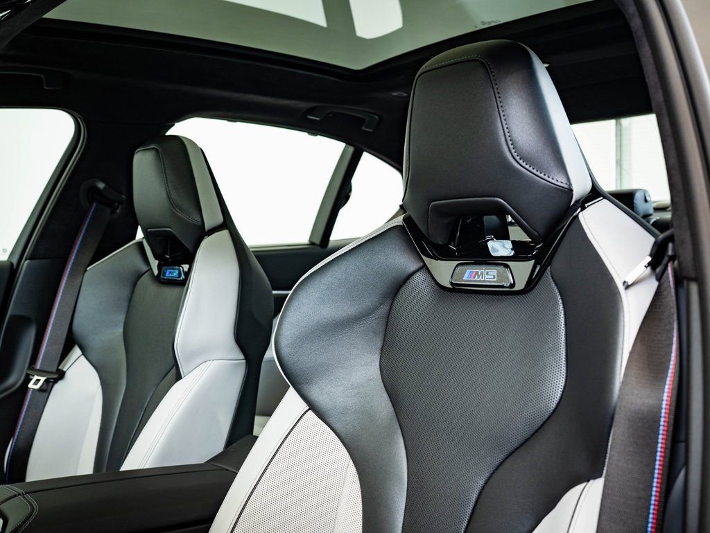 New 2026 BMW M5 w/ Executive Package AWD/4WD image 21