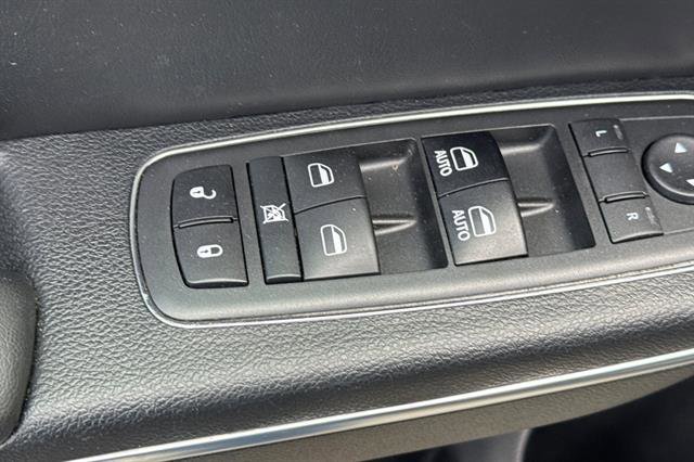 Used 2018 Chrysler 300 S w/ 300S Premium Group 2 image 14