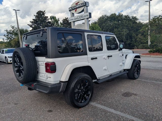 Used 2023 Jeep Wrangler Unlimited Sahara AWD/4WD image 4
