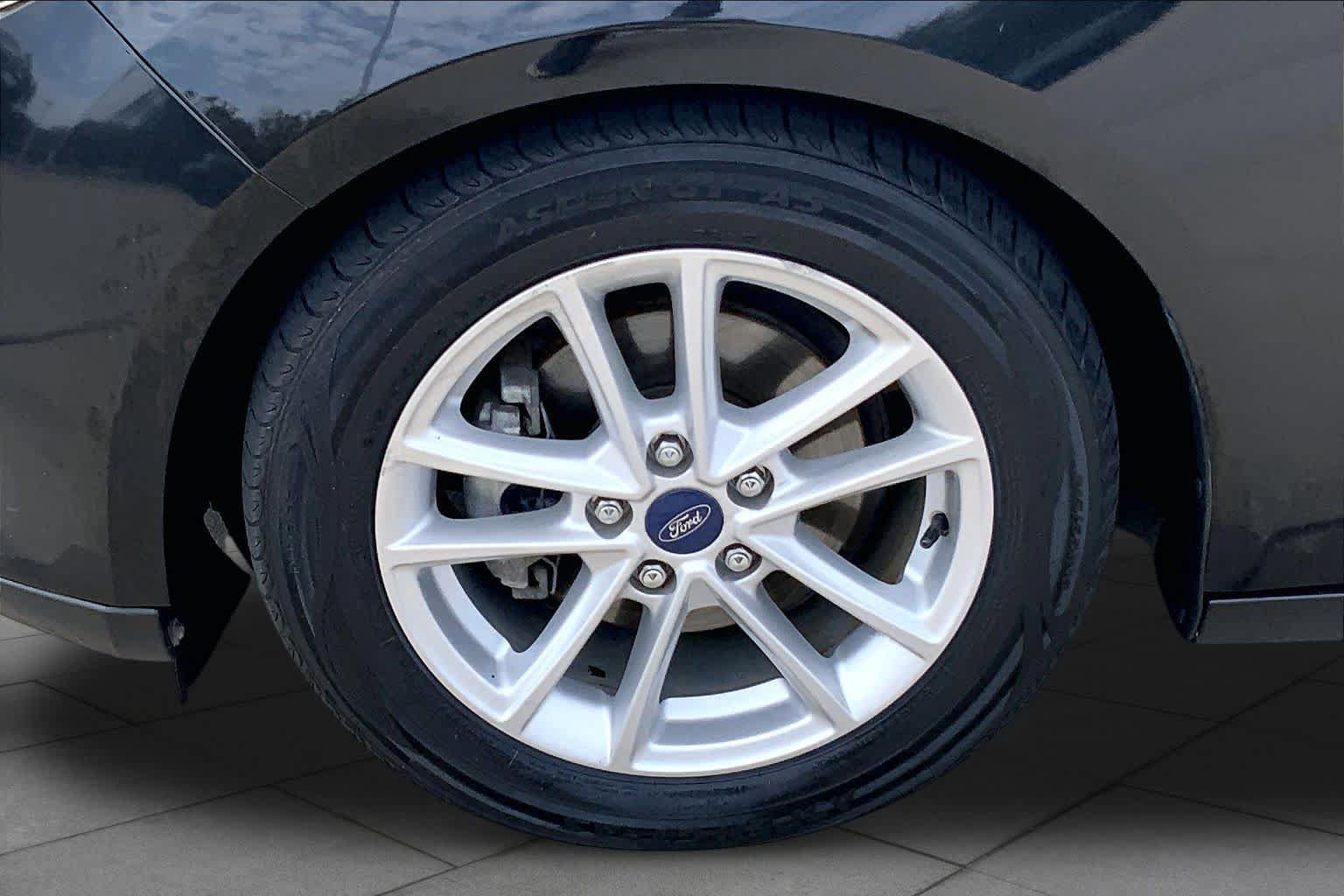 Used 2015 Ford Focus SE FWD image 11