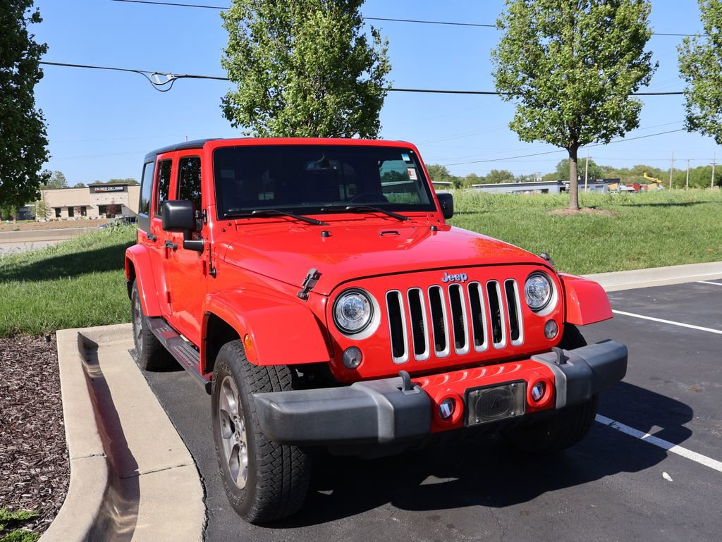 Used 2017 Jeep Wrangler Unlimited Sahara w/ Connectivity Group AWD/4WD image 5