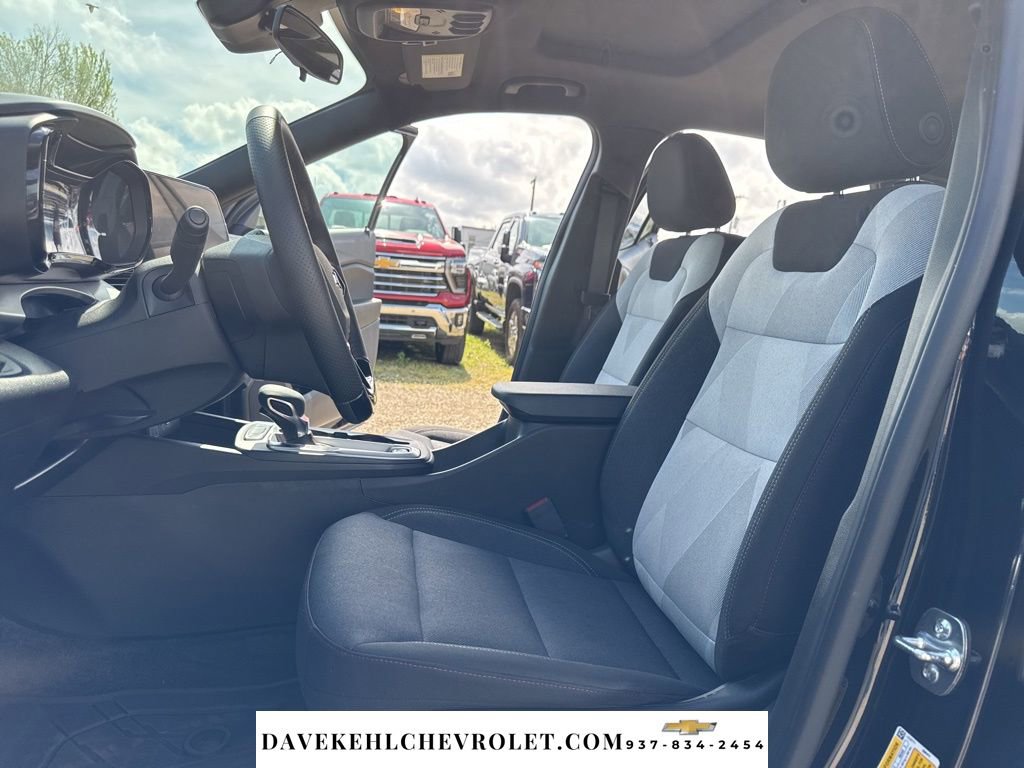 Used 2025 Chevrolet Trax RS w/ Sunroof Package FWD image 15