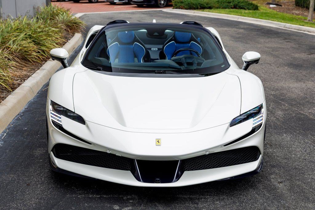 Used 2022 Ferrari SF90 Spider image 8