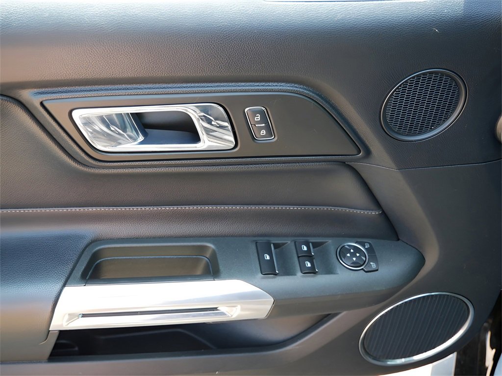 Used 2016 Ford Mustang Premium image 17