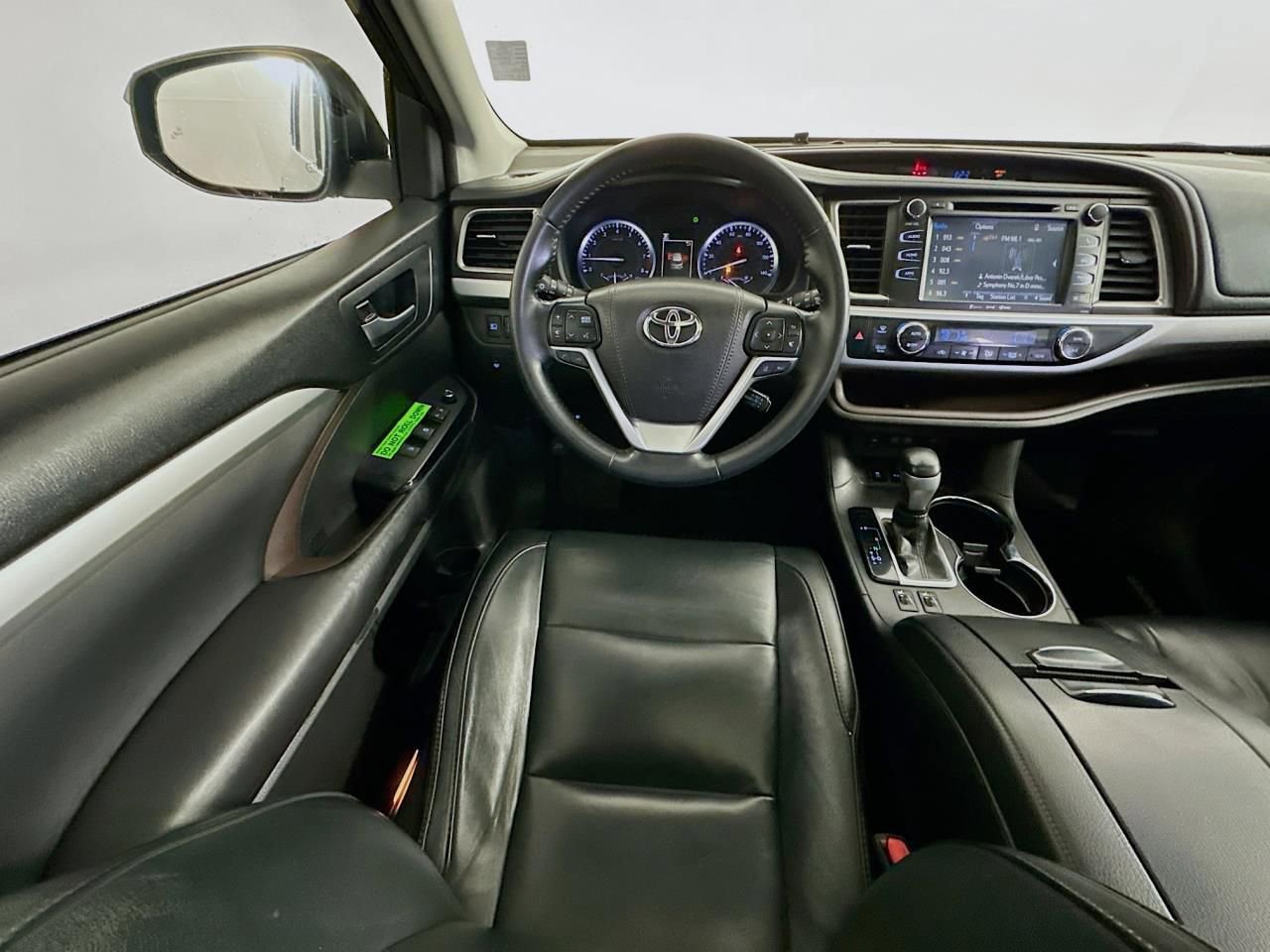 Used 2018 Toyota Highlander XLE image 13