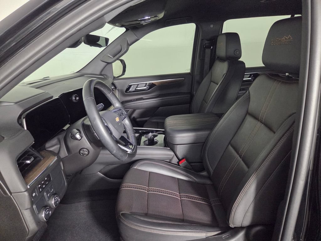 Used 2025 Chevrolet Tahoe High Country RWD image 9