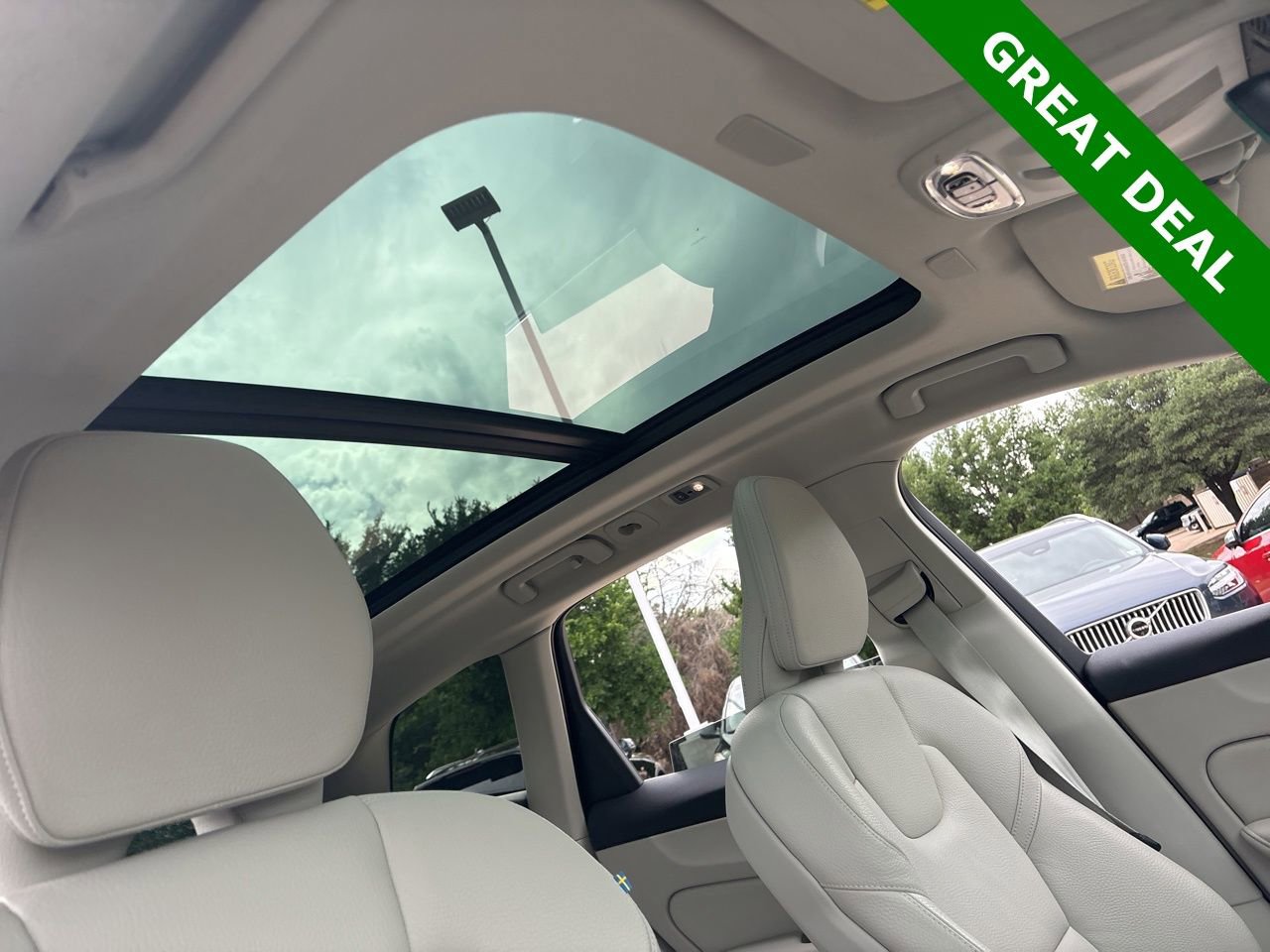 Used 2021 Volvo XC60 T5 Momentum w/ Premium Package image 15