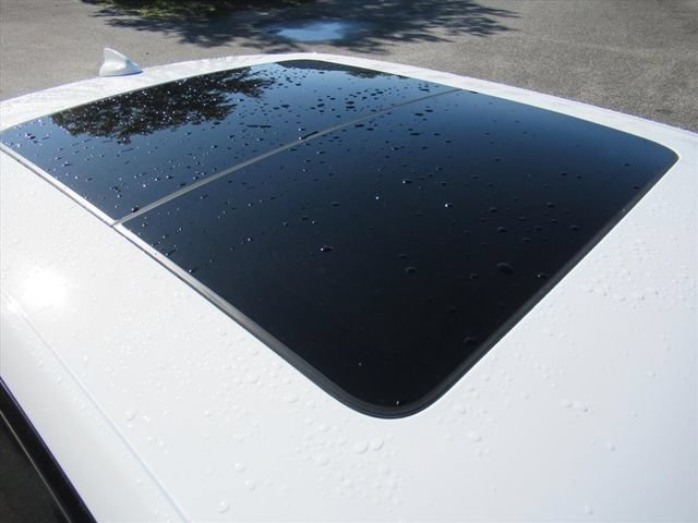 Certified 2023 Chrysler 300 Touring L w/ Popular Equipment Group RWD image 9