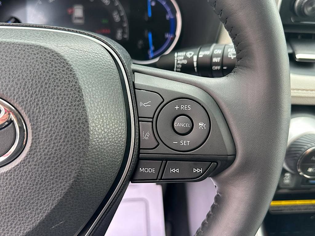 Certified 2019 Toyota RAV4 Limited AWD/4WD image 22