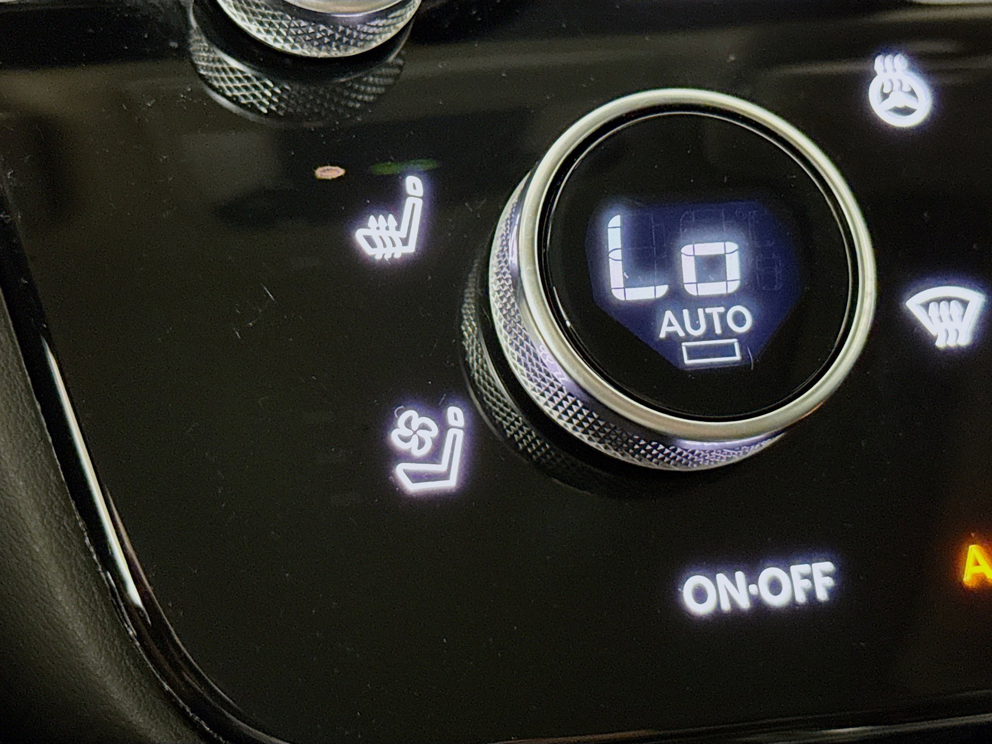 Used 2023 INFINITI QX60 Luxe w/ Cargo Package FWD image 24