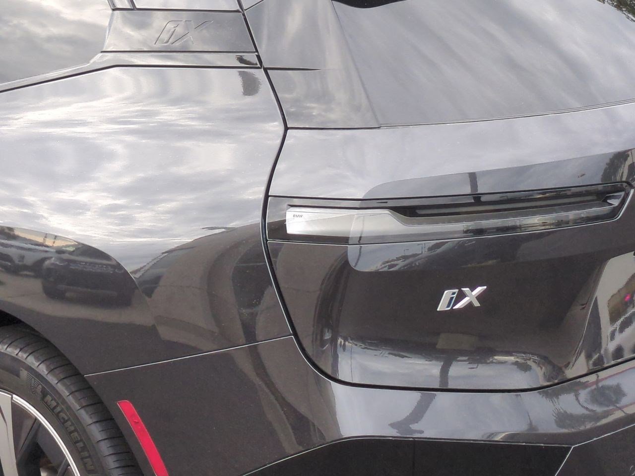 Used 2023 BMW iX xDrive50 w/ Sport Package image 27