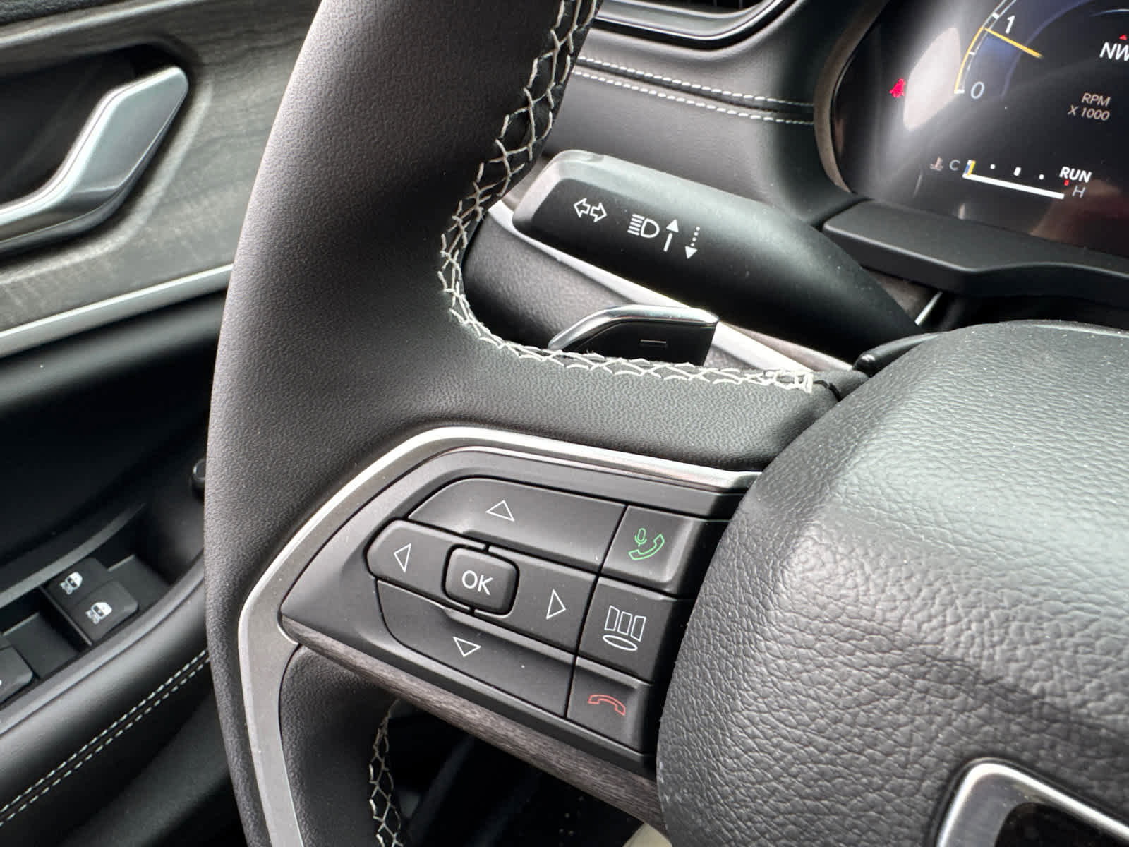 New 2026 Jeep Grand Cherokee Altitude AWD/4WD image 19