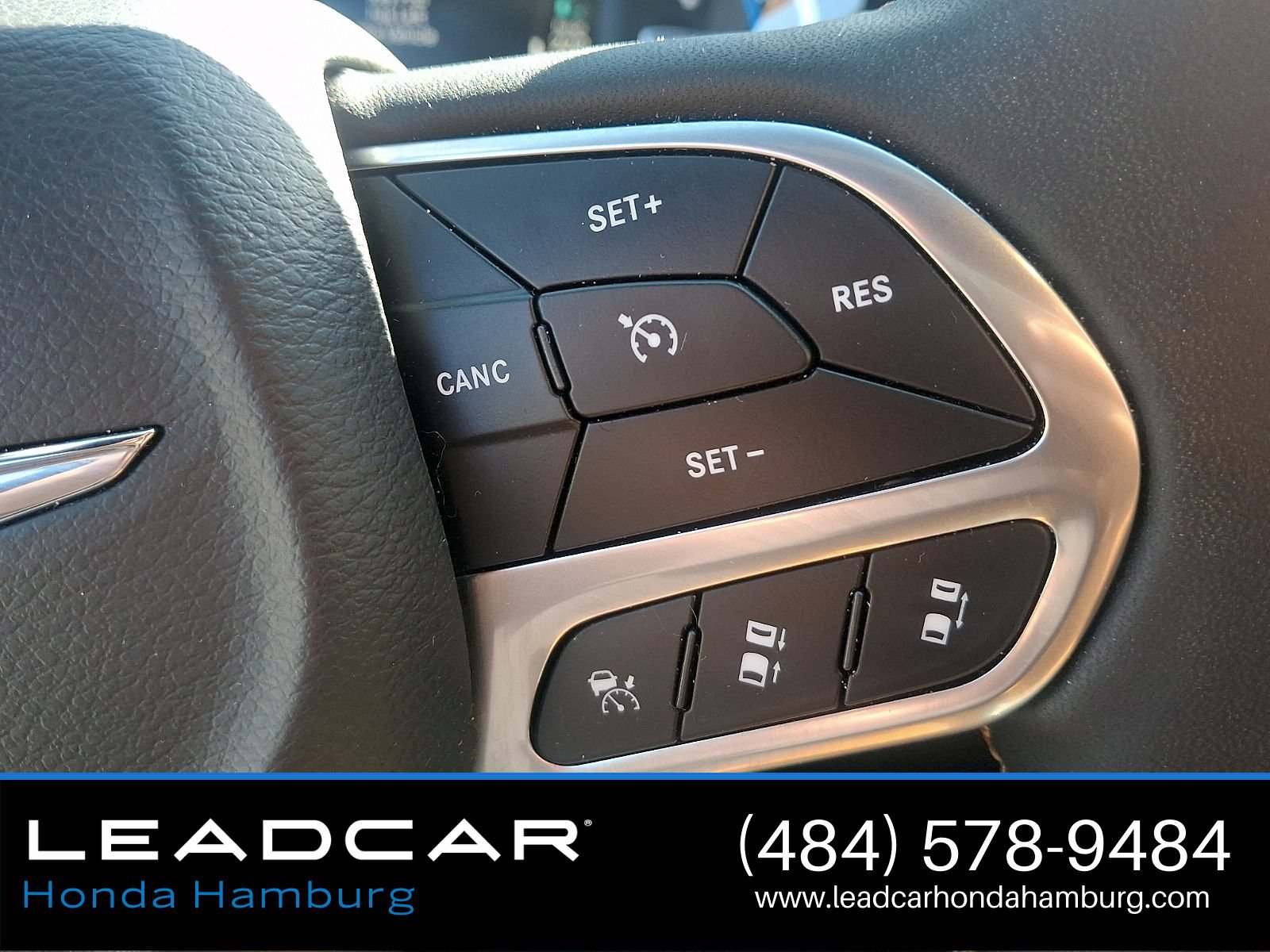 Used 2023 Chrysler Pacifica Pinnacle FWD image 23