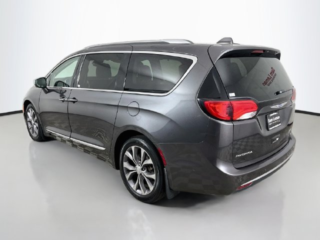 Used 2020 Chrysler Pacifica Limited w/ Tire & Wheel Group FWD image 5