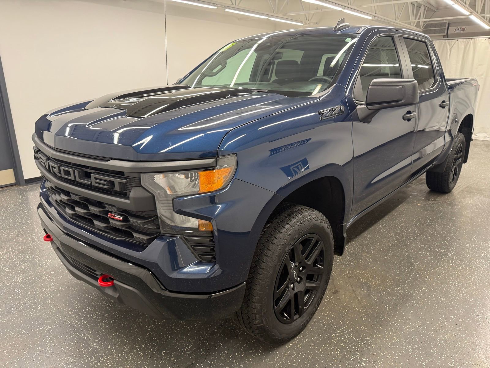 Used 2023 Chevrolet Silverado 1500 Custom Trail Boss w/ LPO, Dark Essentials Package image 4