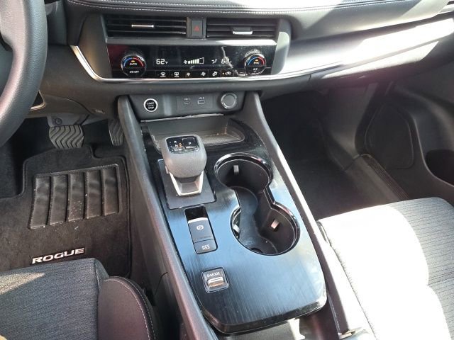 Used 2023 Nissan Rogue SV image 18