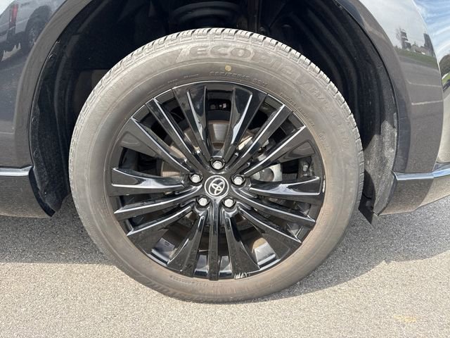 Used 2023 Toyota Venza Nightshade image 11