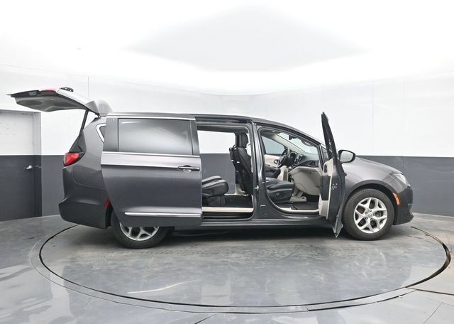 Used 2017 Chrysler Pacifica Touring-L Plus w/ Tire & Wheel Group FWD image 54