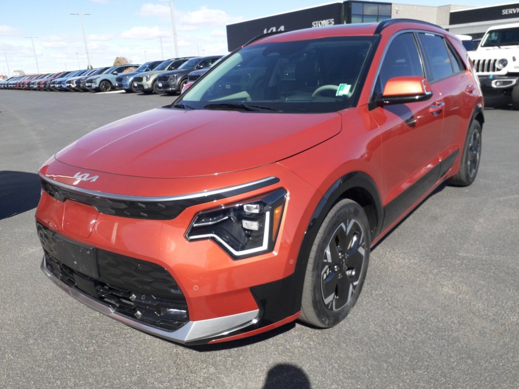 Certified 2023 Kia Niro Wave w/ Wave Preserve Package FWD image 1