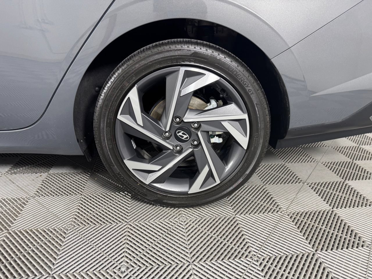 Used 2025 Hyundai Elantra Limited FWD image 38