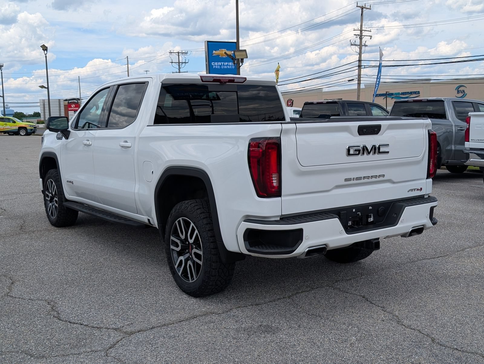 Used 2024 GMC Sierra 1500 AT4 w/ Technology Package AWD/4WD image 5