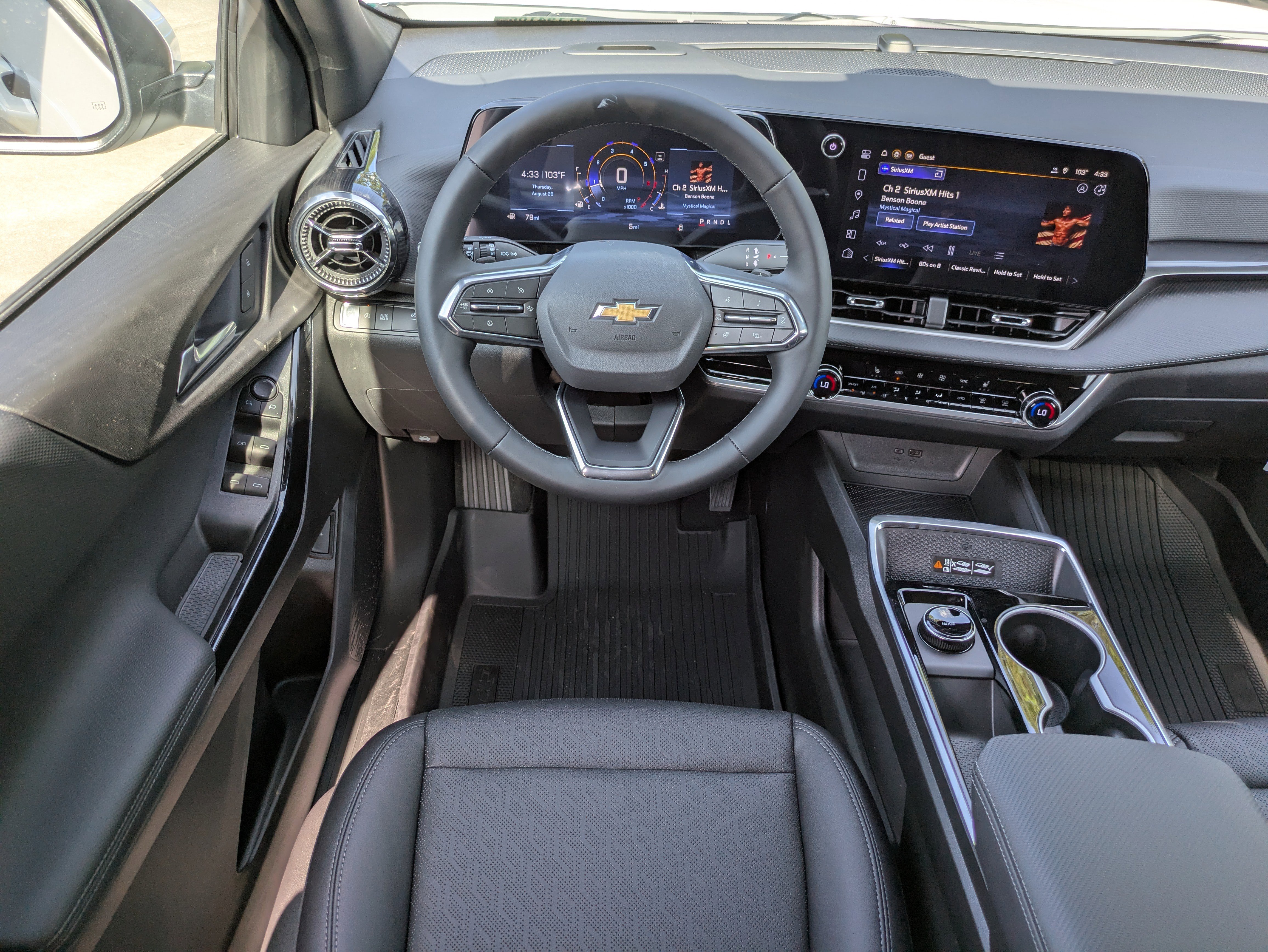 New 2026 Chevrolet Equinox LT w/ Convenience Package II image 4