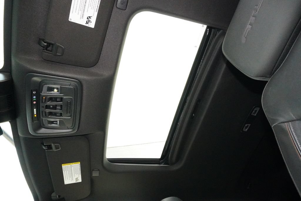 Used 2025 GMC Sierra 2500 AT4 w/ AT4 Premium Plus Package AWD/4WD image 11